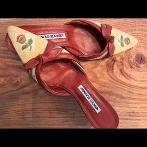 MANOLO BLAHNIK FLORAL MULES